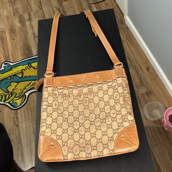 GUCCI MONOGRAM / TAN TOTE
SHOULDER BAG W/STUDS & ADJUSTABLE STRAP - Picture 2 of 4